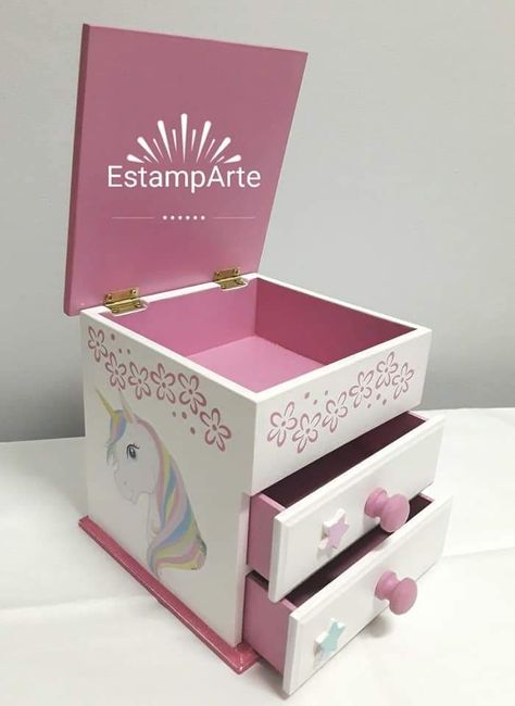 Alajeros Ideas, Craft Table Diy, Diy Office Decor, Kids Jewelry Box, Cardboard Box Crafts, Painted Wooden Boxes, Hello Kitty Jewelry, Mirror Crafts, Jewelry Box Diy