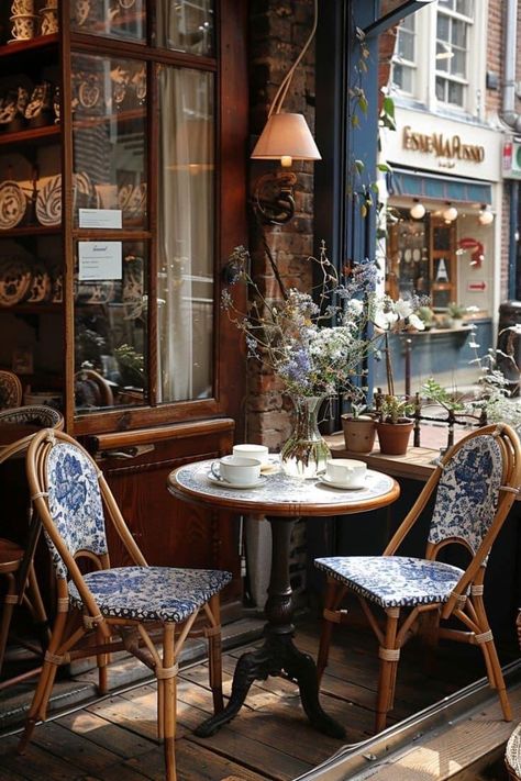 Bistro Interior, Bistro Decor, Bistro Kitchen, Cozy Coffee Shop, Cafe Shop Design, Coffee Shop Aesthetic, Outdoor Bistro Set, Cafe Bistro, Outdoor Cafe