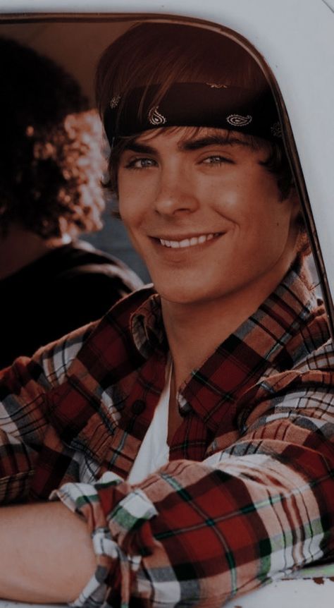 Zac Efron Hsm, Zac Efron High School Musical, Troy High School Musical, High School Musical Troy, Zac Efron Wallpaper, Zac Efron High School, Gabriela Montez, Zac Efron Pictures, Zac Efron Shirtless