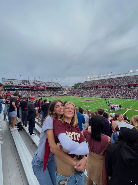 Boston College Outfits, Boston College Game Day Outfit, College Basketball Game Outfit, Boston College Aesthetic, College Game Day Outfit, Student Lifestyle, Basketball Game Outfit, College Basketball Game, College Gameday Outfits