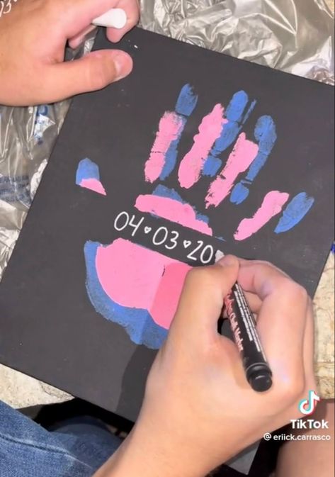 Handprint Bf And Gf, Hand Print Crafts For Couples, Couple Ideas Crafts, Couple Hand Print Canvas, Boyfriend Hand Painting, Hand Print Painting Ideas Couples, Hand Print Art For Couples, Cute Couple Art Ideas Easy, Diy Crafts Couples