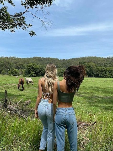 Cute Friend Pictures, Mia 3, Photo Couple, Summer Feeling, Friend Photoshoot, Summer Dream, Best Friend Pictures, Teenage Dream, Instagram Inspo