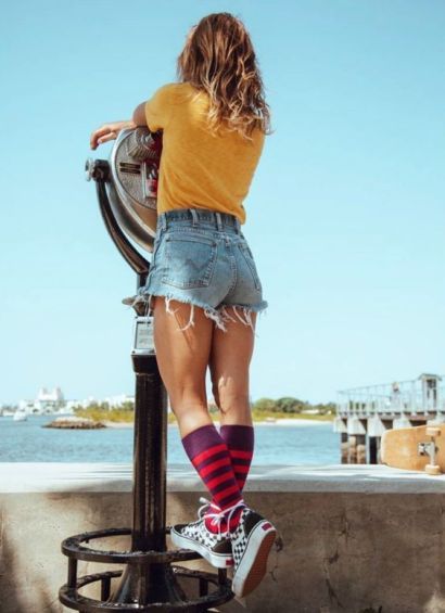 Style Vans Outfit, Vans Girls Style, High Socks Outfits Sneakers, Outfit Vans, Sneaker Vans, Surfergirl Style, Style Skate, Vans Girl, Skater Outfits