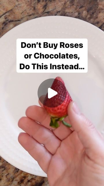 Chocolate Covered Strawberry Roses, How To Dip Strawberries In Chocolate, Strawberry Roses Diy, How To Make Chocolate Covered Strawberry, Chocolate Covered Strawberry Ideas, Rose Strawberries, Chocolate Covered Strawberry Recipe, Chocolate Covered Apples, Strawberry Rose