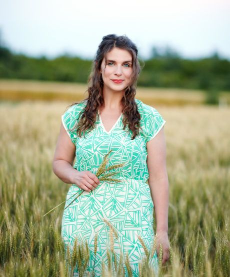 Vivian Howard Archives – Garden & Gun Farmhouse Esthetic, Chef And The Farmer, Vivian Howard, Chef Michael Smith, Cooking Channel Recipes, Eastern North Carolina, Southern Life, Farmhouse Garden, Middle Of Nowhere