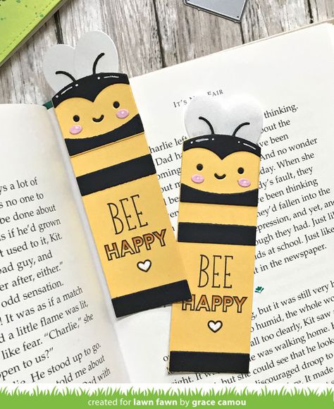 Grace's Cute Bee Happy Card and Bookmark! - Lawn Fawn Cute Bookmarks Ideas, Diy Cute Bookmarks, Bookmark Ideas Diy, Cute Bookmarks Diy, Bee Bookmark Free Printable, Yellow Bookmark Ideas, Bee Reading A Book, Easy Bookmark Ideas, Cute Bookmark Ideas