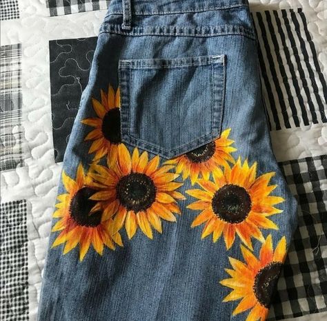 Custom Jeans Diy, Painted Clothes Diy, Idee Cricut, Fabric Painting On Clothes, Denim Art, Diy Jacket, Diy Clothes Design, Diy Vetement, Custom Jeans