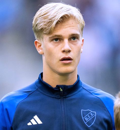 Lucas Bergvall, Young Football Players, Triangle Eye, Barbie Fashionista Dolls, Light Blonde Hair, Soccer Guys, Blonde Guys, Light Blonde, Perfect Life