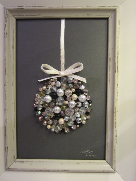 Christmas Decor From Old Jewelry, Pearl Crafts Decor, Christmas Ornaments Using Old Jewelry, Framed Christmas Tree, Christmas Trees Made From Old Jewelry, Crafts Using Old Jewelry, Christmas Ornaments Made From Old Jewelry, Crafts With Old Watches, Christmas Ornaments From Old Jewelry