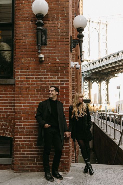 City Couples Photography, Couples Downtown, Fall Photoshoot Ideas, Couples City, Couples Pic, London Couple, Engagement Photos Nyc, Portret Feminin, Nyc Photoshoot