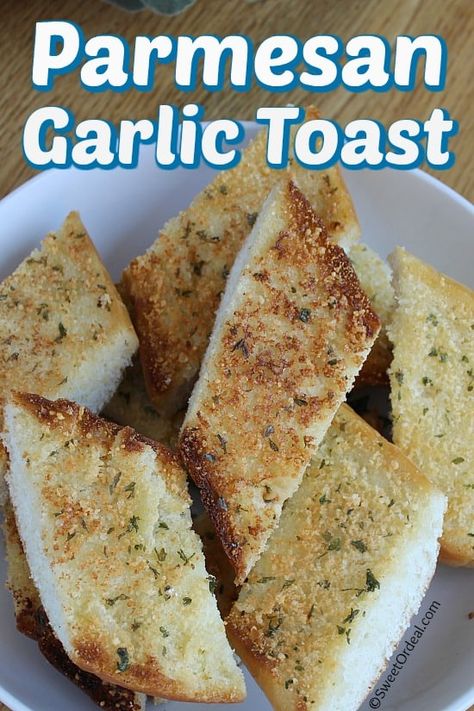 Parmesan Garlic Toast is loaded with butter, garlic, and parmesan cheese. Yummy! Grilled Cheese Sides, Garlic Toast Recipe, French Bread Loaf, Garlic Toast, Parmesan Bread, Different Types Of Bread, Cooking Recipes In Urdu, Homemade Bread Recipes Easy, Cinnamon Raisin Bread