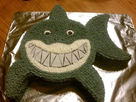 Easy Shark Birthday Cake, Easy Shark Cake Ideas, Shark Birthday Cakes For Boys, Easy Shark Cake, Shark Birthday Party Cake, Boys Birthday Cake Ideas, Cake Shark, Shark Cakes, Shark Birthday Cake