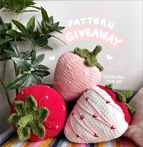 Crochet Strawberry Pillow, Strawberry Amigurumi, Strawberry Pillow, Crochet Strawberry, Crochet Business, Crochet Design Pattern, Crochet Clothing And Accessories, Kawaii Crochet, Beginner Crochet Projects