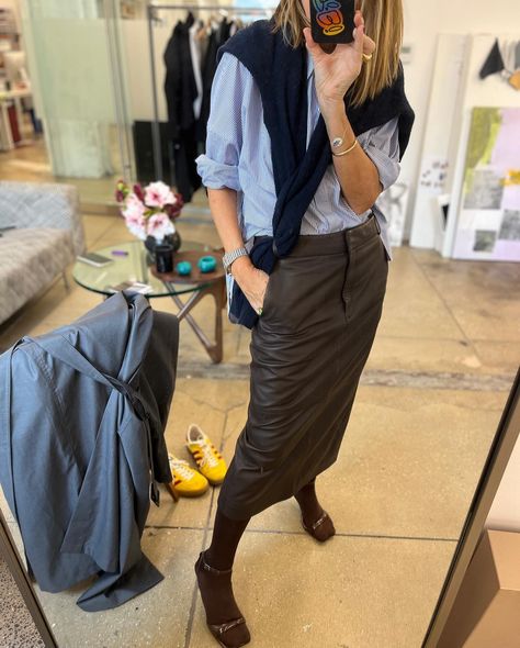 8 Emergency Styling Tips From Tibi's Founder Amy Smilovic | Who What Wear UK Acid Washed Jeans, Amy Smilovic, White Pump, Sunday Clothes, Preppy Shirt, Casual Glam, Socks And Sandals, Styling Tips, Fashion Stylist