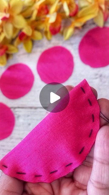 Shaily Quicky Crafts🌺 on Instagram: "Fabric Flowers 🌼   Diameter of the circle 8 cm" Fabric Yoyos How To Make, Fabric Flowers Diy Easy, Yoyo Crafts, Small Crafts, Material Flowers, Yo Yos, Flower Drawing Design, Flower Circle, Yo-yos