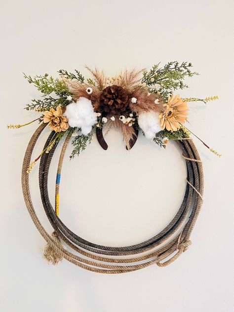 Spring Lariat Wreath, Handmade Western Decor, Horse Rope Wreath, Laso Rope Wreath, Western Office Inspiration, How To Make A Rope Wreath, Rope Wreath Diy Western, Cowboy Rope Wreath, Rope Wreaths Western