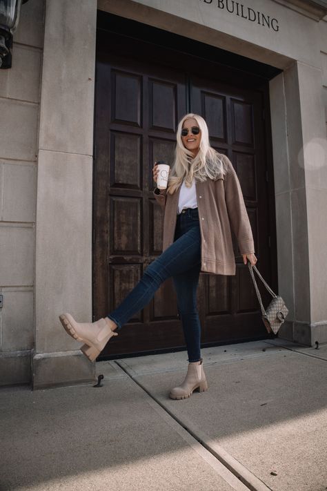 Outfits Con Botas Chelsea, Beige Boots Outfit, Kathleen Post, Dress And Sneakers Outfit, Outfit Botas, Nordstrom Shoes, Lug Boots, Beige Boots, Boots Beige