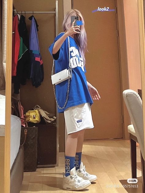 Blue Tshirt Outfit Aesthetic, Blue And Yellow Outfit, Blue Tshirt Outfit, Boyish Outfits, T Shirt Outfit, Practice Outfits, Yellow Outfit, Blue Streetwear, Quick Outfits