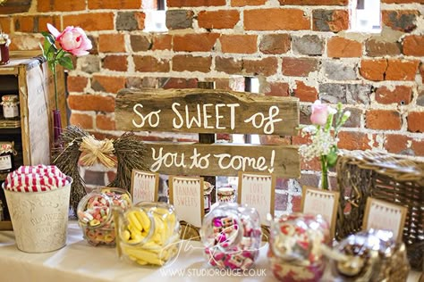 Sweet Cart Wedding Ideas, Sweet Table Display, Sweet Station Ideas Birthday Parties, Sweetie Cart Wedding, Birthday Sweet Cart, Rustic Sweet Cart Wedding, Wedding Sweet Jars, Sweet Table At Wedding, Diy Sweet Cart Wedding