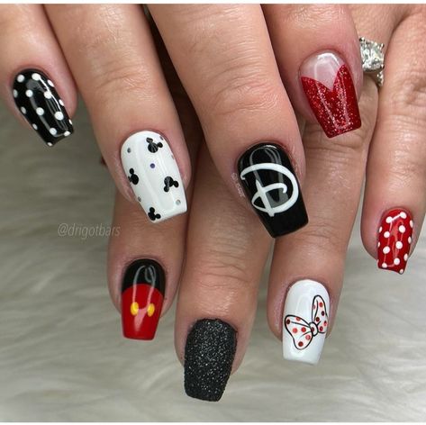 27 Magical Disney Nails For 2021 Disney Gel Nails, Disney Themed Nails, Disney Nail Art, Disneyland Nails, Disney Nail Designs, Disney Inspired Nails, Kutek Disney, Bday Nails, Disney Acrylic Nails