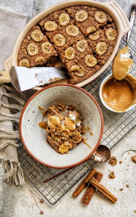 VEGAN BANANA BAKED OATS Winter Breakfast Ideas, Banana Baked Oats, Nut Free Granola, Vegan Food Photography, Banana Baked Oatmeal, Winter Breakfast, Microwave Baking, Fried Bananas, Wifey Material