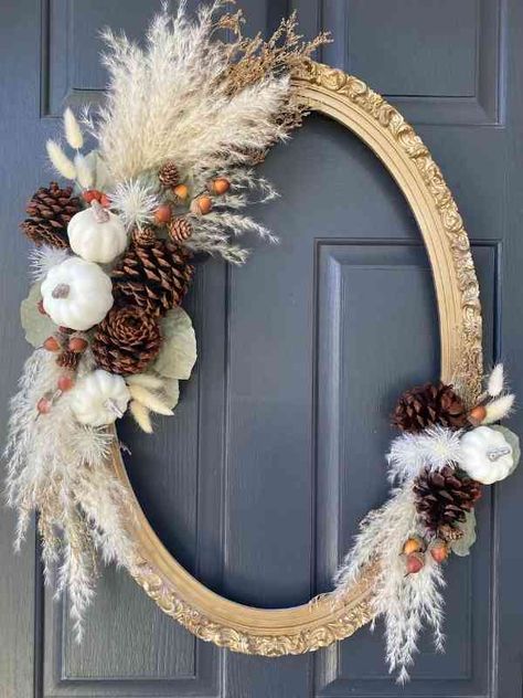 Diy Fall Frame Decor, Fall Picture Frame Wreaths Diy, Picture Frame Wreath Front Doors, Fall Frame Wreath, Fall Picture Frame Wreath, Fall Crafts Decor, Hoop Crafts Ideas, Metal Wreath Frame Ideas, Old Picture Frame Ideas