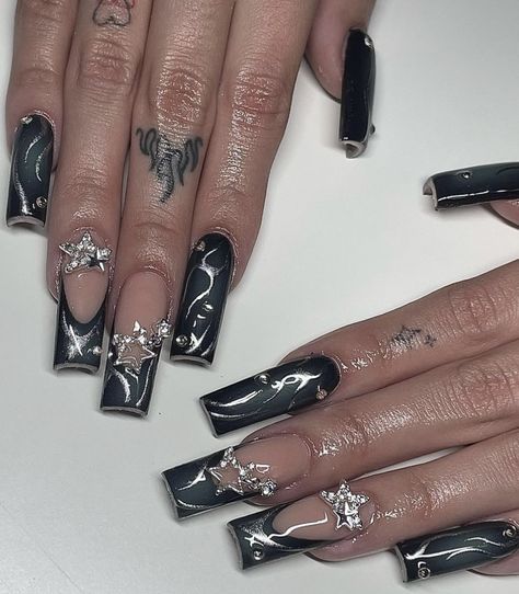 Nail Inspo Coffin Charms, Sza Concert Nails, Planet Nail Charms On Nails, Silver And Black Nail Designs, Nail Designs Emo, Rockstar Girlfriend Nails, Romantic Goth Nails, Cybergoth Nails, Goth Nails Acrylic