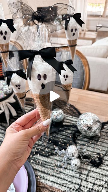 bren | home, holidays & lifestyle | Dallas tx on Instagram: "Comment “SHOP” below to receive a DM with the link to shop this post on my LTK ⬇ https://liketk.it/4MXxk  👻✨ Ghost Cotton Candy Cones: Spooky Sweet Treats for Halloween!   Get ready to add a hauntingly sweet touch to your kids Halloween party with these Ghost Cotton Candy Cones! 👻✨ I used fluffy white cotton candy and drew ghost faces on clear plastic bags to create these adorable ghostly treats. When the black marker faces are up against the cotton candy, they look like little ghosts!  Using my favorite handy drink tower, I displayed the cones for a fun and festive setup. Perfect for a kids’ Halloween party or a spooky sweet treat station!  be sure to SAVE for inspo and SHARE with your Halloween loving bestie!   ✨ **Hosting Ti Cone Treats Ideas, Ghost Treats For Kids, Cotton Candy Cones Diy, Cotton Candy Halloween, Halloween Cotton Candy Ideas, Halloween Class Party Treats, Ghost Cotton Candy, Halloween Sweet Cones, Halloween Cotton Candy