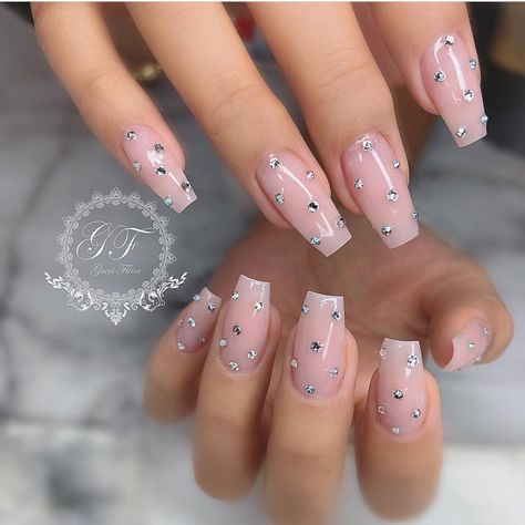 Pinterest@envytaaliyahIG@kiataaliyahenvytaaliyah Nail Design With Gems, Diamond Nail Art Design, Blue Diamond Nails, Ongles Beiges, Gem Nail Designs, Diamond Nail Designs, Gucci Nails, Ring Finger Nails, Diamond Nail Art