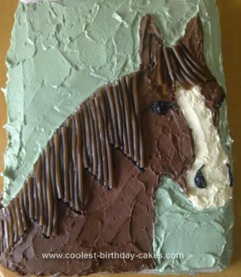 Homemade Horse Birthday Cake Design: My daughter loves horses and ponies and I wanted to make her something different from what I usually make. I got the idea for this Horse Birthday Cake Horse Themed Party, Horse Birthday Cake, 4de Verjaardag, Birthday Cake Design, Savory Cakes, Horse Birthday Parties, Horse Cake, Horse Party, Magic Cake