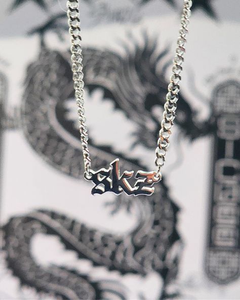 This subtle SKZ necklace is perfect for any STAY who wants to show their love for Stray Kids daily! Featuring the nameplate and cuban chain with an extension. This piece will be perfect to pair with your existing collection.  *Details* - Made from Hypoallergenic Stainless Steel - 2.2mm Cuban Chain - 40cm/15inch chain length plus 5cm/2inch extension Stray Kids Accessories, Skz Necklaces, Skz Necklace, Stray Kids Jewelry, Skz Jewelry, Cute Necklaces Aesthetic, Felix Han Hyunjin, Skz Merch, Kpop Gifts