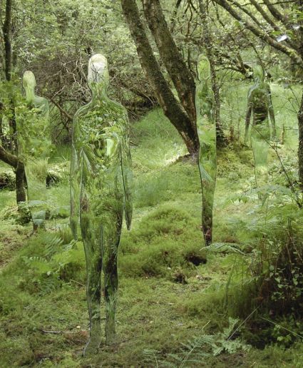 Scottish artist, Rob Mulholland, places human shaped mirrors in the woods - a creepy effect but very cool. Paul Gauguin, Wow Art, Sculpture Installation, Outdoor Art, Land Art, Environmental Art, Public Art, Art Plastique, In The Woods