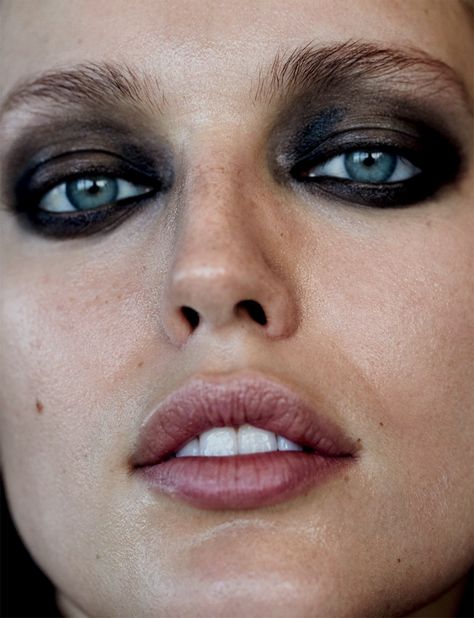 Emily DiDonato Strips Down for Narcisse Magazine’s ‘Nude’ Issue | Fashion Gone Rogue Eye Inspiration, Punk Makeup, Emily Didonato, Make Up Inspiration, Olivia De Havilland, Aria Montgomery, Edgy Makeup, Black Makeup, Grunge Look