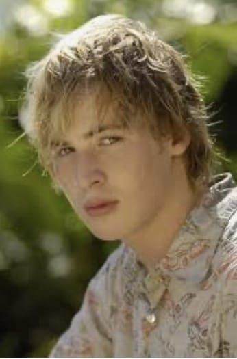 Which outfit, hairstyle, makeup look, and overall moment of Lewis are you? Lewis Mccartney, Rikki H2o, Surfer Guys, No Ordinary Girl, H2o Mermaids, Mako Mermaids, Ordinary Girls, I Have A Crush, Fishing Humor