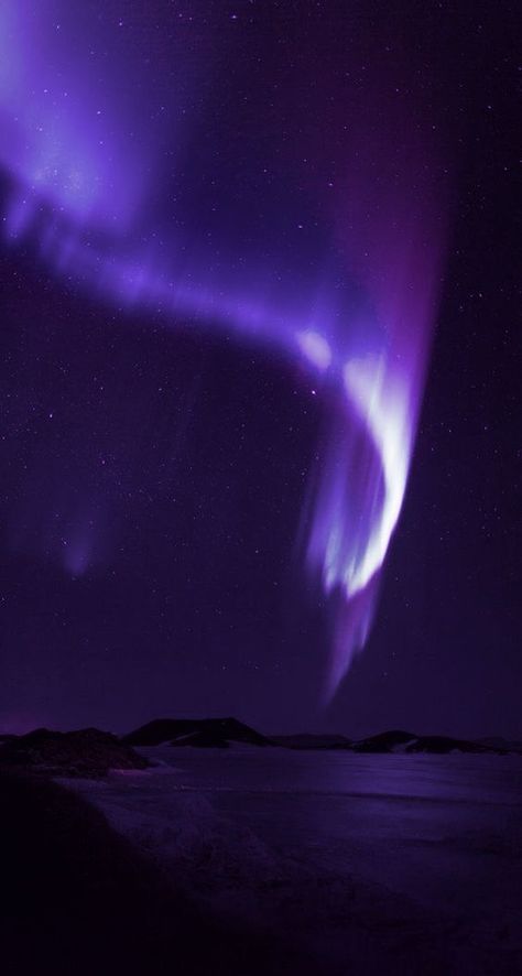 Violet Light Aesthetic, Purple Magic Background, Purple Aurora Borealis, Purple Aurora Wallpaper, Bluish Purple Aesthetic, Space Pictures Wallpaper, Violet Blue Aesthetic, Purple Vibe Wallpaper, Blue Violet Aesthetic