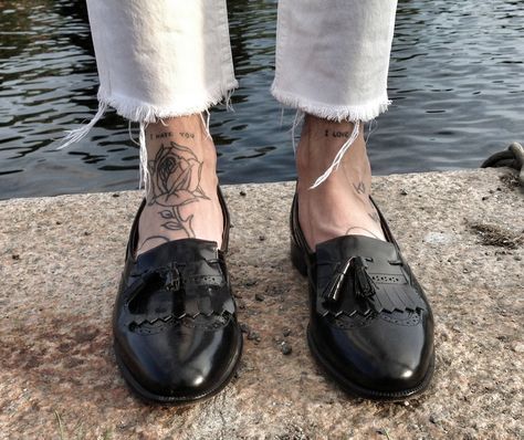 Rose Tattoo On Ankle, Ankle Tattoo Men, Waist Tattoos, Men Streetstyle, Ankle Tattoos For Women, Jimmy Choo Men, Men Aesthetic, Cool Tattoos For Guys, Wolf Tattoos