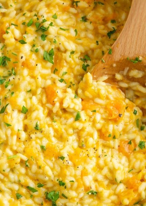 Rich and creamy pumpkin risotto is the ultimate comfort food- Learn all the tips to make traditional Italian risotto at home. Oven Baked Risotto Recipes, Chicken And Pumpkin Risotto, Baked Risotto Recipes, Pumpkin Risotto Recipes, Italian Risotto, Leek Risotto, Low Calorie Pumpkin, Pumpkin Sausage, How To Make Risotto