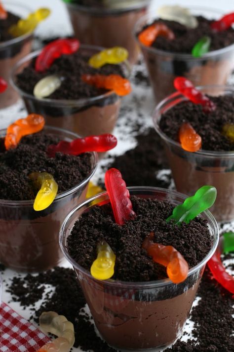 Worm And Dirt Cups, Mud And Worms Dessert, Worms In Dirt Cups, Gummy Worm Dirt Pudding, Gummy Worms In Dirt, Dirt In Worms Pudding Cups, Halloween Gummy Worms, Grave Yard Pudding Cup, Live Bait Dirt Cups