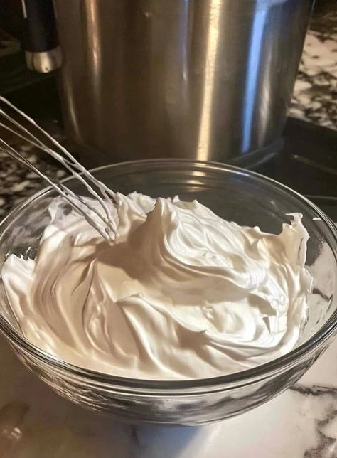 Old Fashion Icing Recipes, Old Fashioned Frosting Recipe, Homemade White Icing, Breakfast Egg Casserole Recipes, Recipes For Sweets, Blueberry Cheesecake Recipe, Homemade Buttercream, Homemade Buttercream Frosting, Butter Cream Frosting