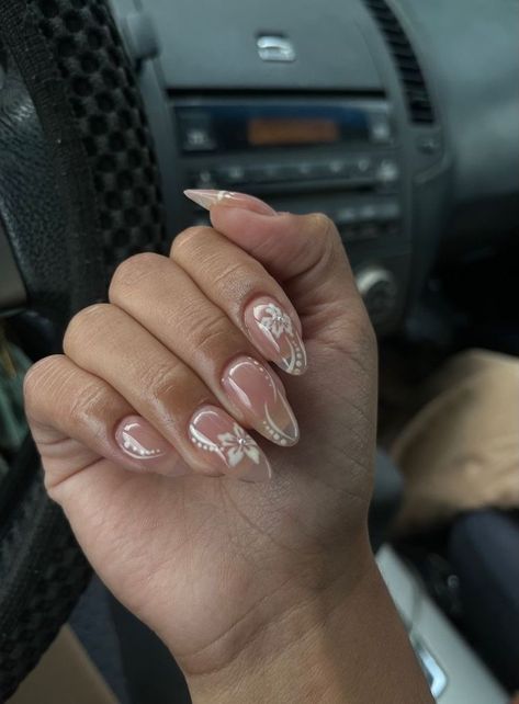 Almond Acrylic Nails With Flowers, Almond Nails Flower Designs Summer, Cute Nails Pearls, Nails With Lilies, Hibiscus Gel Nails, White French Top Acrylic Nails, Short Almond Birthday Nails, Almond Nails Designs Flowers, Almond Nails Hibiscus