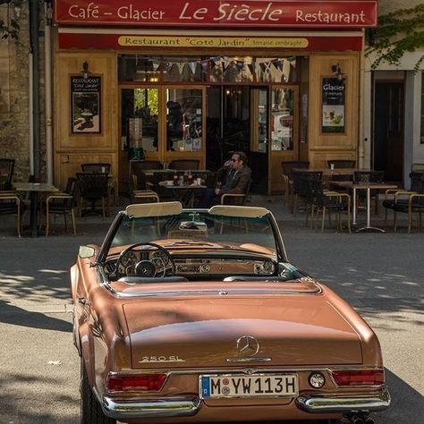 Brown 80s Aesthetic, Brown Car Wallpaper, Brown Car Aesthetic, Brown Car, Carros Vintage, Old Vintage Cars, Auto Retro, Classy Cars, Pretty Cars