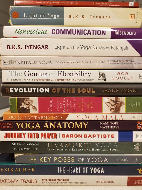 Books About Meditation, Books On Yoga, Yoga Teacher Training Books, Yoga Books Reading Lists, Spiritual Books To Read, Yoga Nook, Books Recs, Yoga Reading, Yoga Teacher Resources