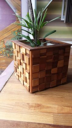 Creative Planter, Wood Pots, Amazing Woodworking, Wooden Planter, Wood Planter Box, Repurposed Wood, Diy Holz, House Plants Decor, Wooden Planters