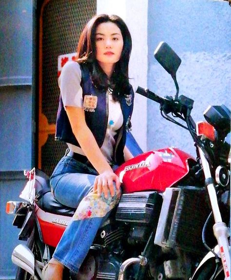 Faye Wong, Hong Kong Fashion, Authentic Fashion, 80s And 90s Fashion, Artists And Models, 90s Aesthetic, Real Beauty, Japanese Artists, Blackpink Fashion