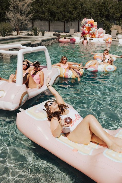 Slim Aarons Palm Beach, Palm Springs Bachelorette Aesthetic, Vintage Palm Springs Bachelorette, Palm Springs Theme Bachelorette, Retro Beach Bachelorette Party, Pool Party Hen Do, Summer Bachelorette Themes, Palm Springs Bachelorette Theme, Pool Bachelorette Party Ideas