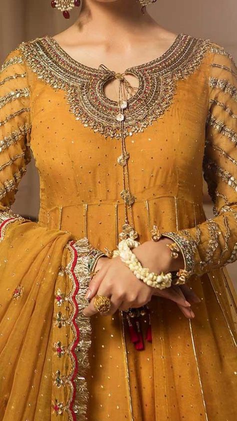 Beautiful Neck Design with Gotta Patti Lac Mehndi Mayon Dresses For Bride And Groom Sister- Wedding Dresses For Mehndi Function #mehndidress #mayondress #bridesister Mayon Dresses For Bride, Wedding Dresses Fit, Mayon Dresses, Pakistani Wear, Asian Wedding Dress Pakistani, Mehndi Function, Dresses For Bride, Dresses Couture, Function Dresses