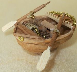 Walnut Shell Crafts Ideas, Walnut Shell Art, Walnut Shell Craft, Walnut Dollhouse, Walnut Craft, Walnut Shell Crafts, Fairy Garden Furniture, Acorn Crafts, Rowing Boat