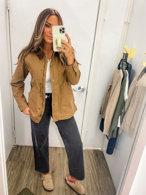 Canvas Barn Jacket curated on LTK Outfits With A Tan Jacket, Canvas Barn Jacket Outfit, Barn Jackets For Women Outfit, Barn Jacket Outfit Women, Barn Jackets For Women, Twill Jacket Outfit, Khaki Jacket Outfit Women, Barn Jacket Outfits 2024, Barn Coat Outfit