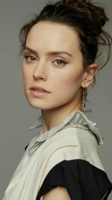 Daisy Ridley Daisy Ridley Star Wars, John Bennett, Female References, Daisy Ridley, Rey Star Wars, Female Head, Space Girl, English Actresses, Beauty Queens