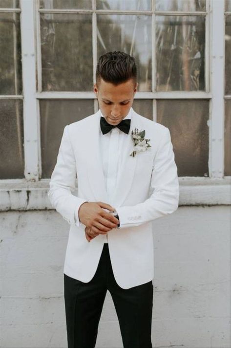 20 Minimalist Wedding Ideas For the Ultimate Simple & Chic Day - black white color tuxedo {Luxe Event Productions} Men Linen Suits, Bridegroom Outfits, Men Suits Black, Prom Suits For Men, Suits Black, Satin Shawl, Modern Groom, Mens Wedding Attire, Man Blazer